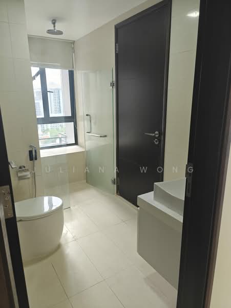 Regent Residences, 1091 Serangoon Road, 2 Bedrooms, 689 sqft, Condominium For Rent, by Juliana Wong, 500143736 - Bathroom - PropertyGuru.com.sg