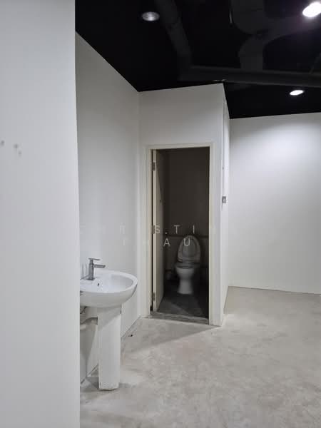 Telepark, 5 Tampines Central 6, 3,135 sqft, Other Retail For Rent, by Christina Phau, 500143753 - Bathroom - CommercialGuru.com.sg
