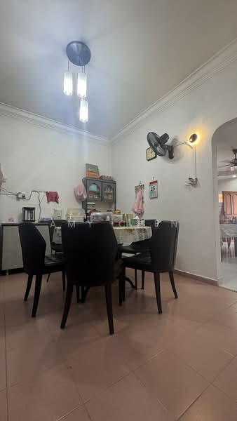 Chun tin road, Chun tin road, 4 Bedrooms, 1,800 sqft, Terraced House For Sale, by Amy Chen, 500143780 - Dining Room - PropertyGuru.com.sg