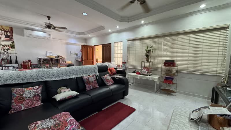 Chun tin road, Chun tin road, 4 Bedrooms, 1,800 sqft, Terraced House For Sale, by Amy Chen, 500143780 - Living Room - PropertyGuru.com.sg