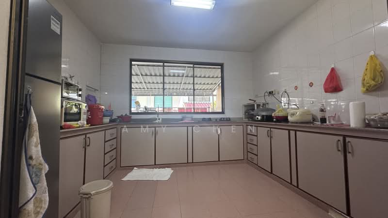 Chun tin road, Chun tin road, 4 Bedrooms, 1,800 sqft, Terraced House For Sale, by Amy Chen, 500143780 - Kitchen - PropertyGuru.com.sg
