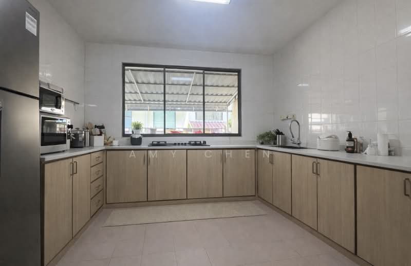 Chun tin road, Chun tin road, 4 Bedrooms, 1,800 sqft, Terraced House For Sale, by Amy Chen, 500143780 - Kitchen - PropertyGuru.com.sg