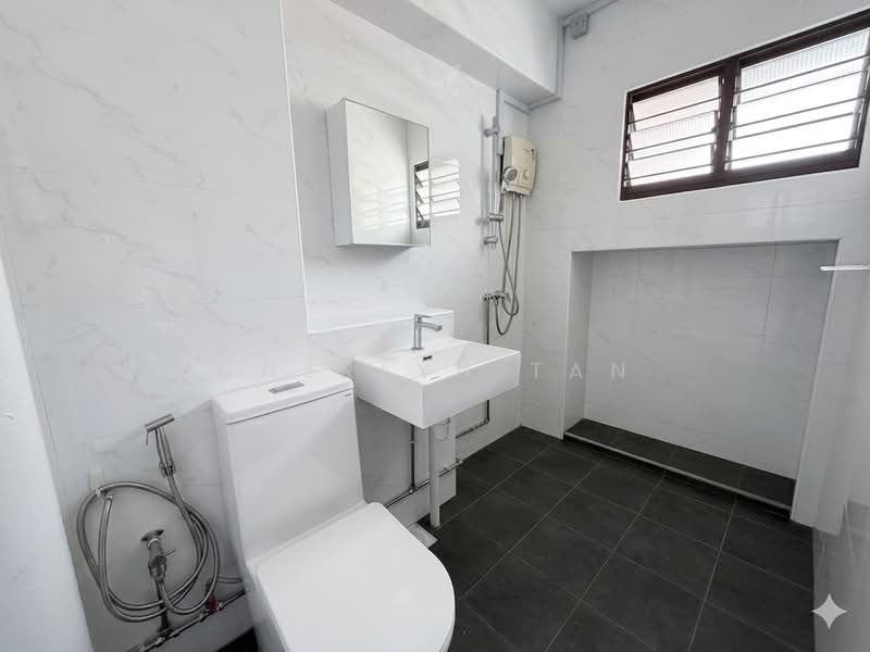 527 Choa Chu Kang Street 51, 527 Choa Chu Kang Street 51, 4 Bedrooms, 1,550 sqft, HDB Flat For Sale, by Cherlyn Tan, 500143783 - Bathroom - PropertyGuru.com.sg