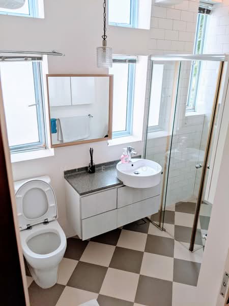 82 Tiong Poh Road, 82 Tiong Poh Road, 2 Bedrooms, 1,033 sqft, Walk-up Apartment For Sale, by MIKE GOH, 500143811 - Bathroom - PropertyGuru.com.sg
