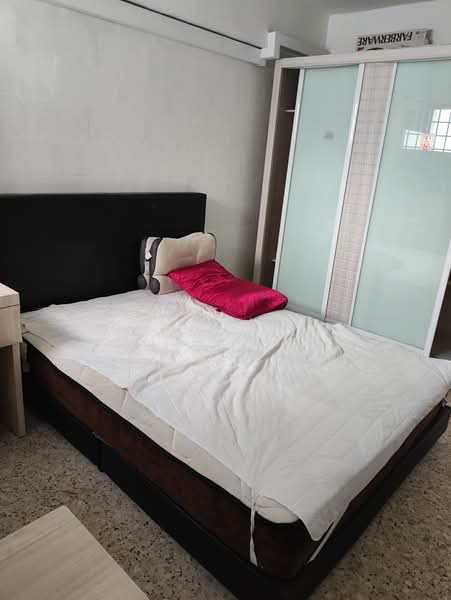 327 Clementi Avenue 5, 327 Clementi Avenue 5, 3 Bedrooms, 883 sqft, HDB Flat For Rent, by C K Teo, 500143822 - Bedroom - PropertyGuru.com.sg