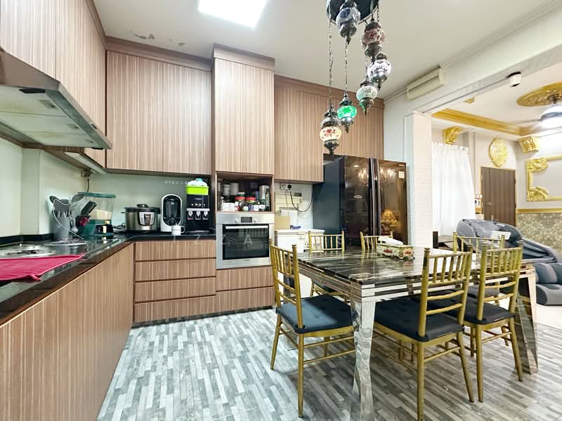 771 Woodlands Drive 60, 771 Woodlands Drive 60, 3 Bedrooms, 1,098 sqft, HDB Flat For Sale, by Izzat Isa, 500143831 - Kitchen - PropertyGuru.com.sg
