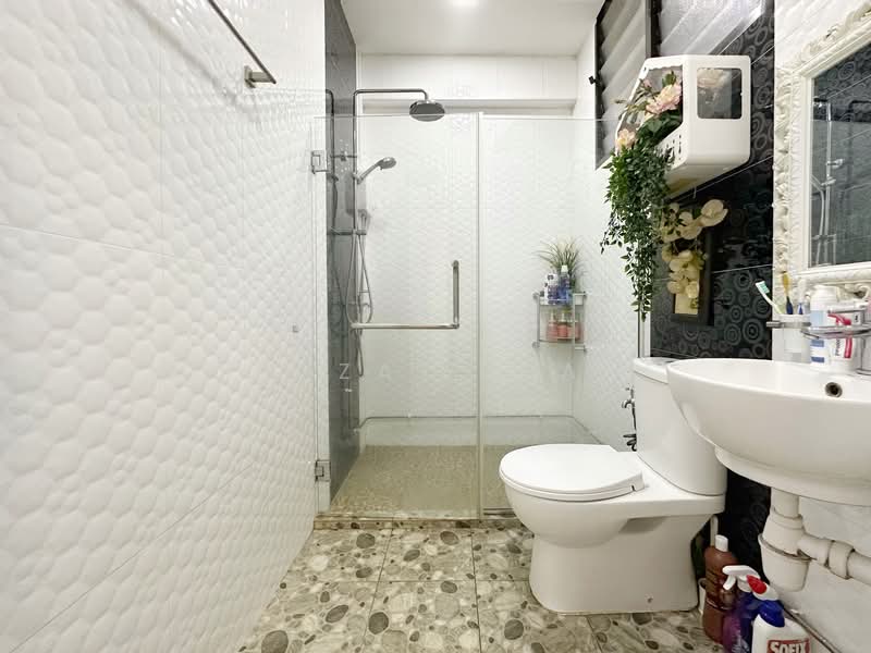 771 Woodlands Drive 60, 771 Woodlands Drive 60, 3 Bedrooms, 1,098 sqft, HDB Flat For Sale, by Izzat Isa, 500143831 - Bathroom - PropertyGuru.com.sg