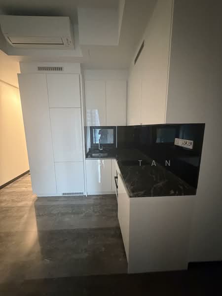 Midtown Bay, 120 Beach Road, 2 Bedrooms, 743 sqft, Condominium For Rent, by Jeremy Tan, 500143849 - Kitchen - PropertyGuru.com.sg