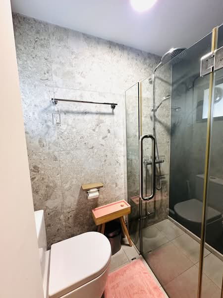 102 Spottiswoode Park Road, 102 Spottiswoode Park Road, 3 Bedrooms, 850 sqft, Apartment For Sale, by Joyce Mae Sim, 500143855 - Ensuite Master Bathroom - PropertyGuru.com.sg