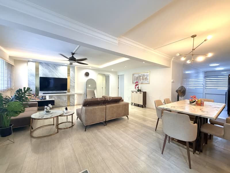 423 Tampines Street 41, 423 Tampines Street 41, 3 Bedrooms, 1,313 sqft, HDB Flat For Sale, by Mohamed Yaseen, 500143861 - Living Room - PropertyGuru.com.sg