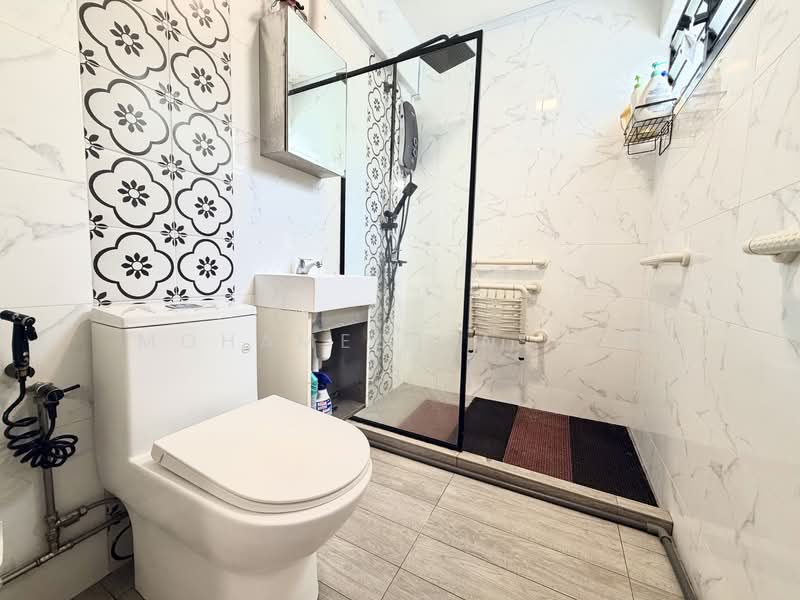 423 Tampines Street 41, 423 Tampines Street 41, 3 Bedrooms, 1,313 sqft, HDB Flat For Sale, by Mohamed Yaseen, 500143861 - Bathroom - PropertyGuru.com.sg