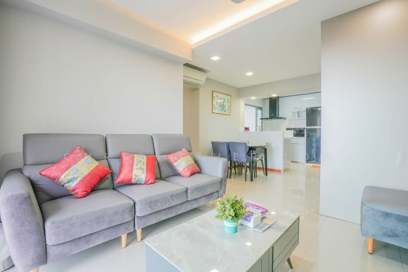 33 Margaret Drive, 33 Margaret Drive, Room Rental, 120 sqft, HDB Flat For Rent, by Christopher Low, 500143864 - Living Room - PropertyGuru.com.sg