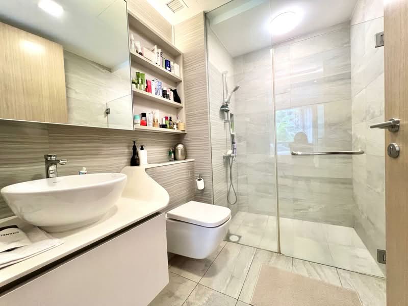 High Park Residences, 27 Fernvale Road, 2 Bedrooms, 667 sqft, Condominium For Sale, by Steph Chua, 500143866 - Bathroom - PropertyGuru.com.sg