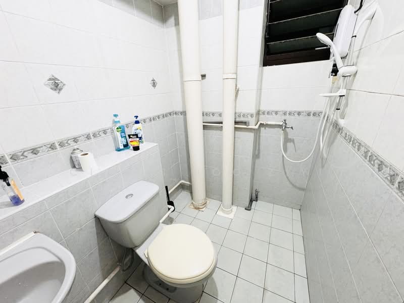 657A Jurong West Street 65, 657A Jurong West Street 65, Room Rental, 30 sqft, HDB Flat For Rent, by Claris Hoo Ziyi, 500143905 - Bathroom - PropertyGuru.com.sg
