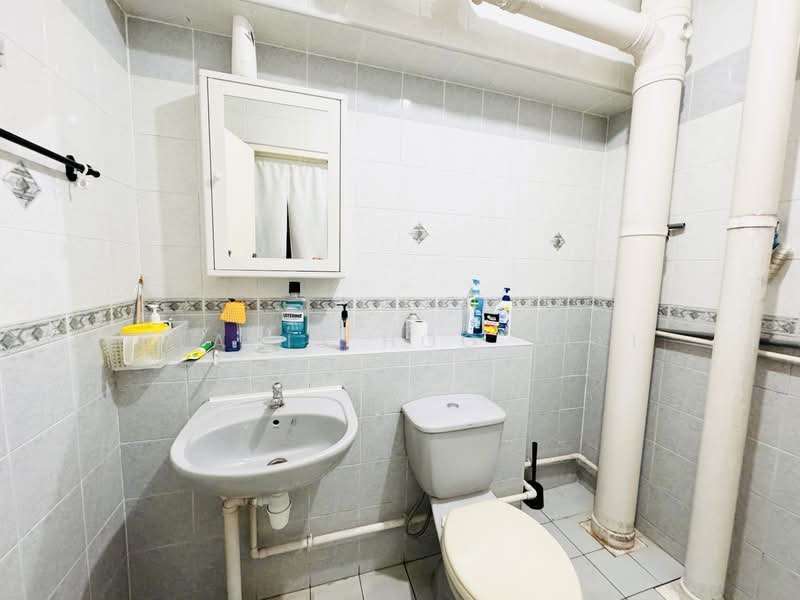 657A Jurong West Street 65, 657A Jurong West Street 65, Room Rental, 30 sqft, HDB Flat For Rent, by Claris Hoo Ziyi, 500143905 - Bathroom - PropertyGuru.com.sg