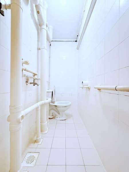 88 Commonwealth Close, 88 Commonwealth Close, 2 Bedrooms, 624 sqft, HDB Flat For Sale, by Don Cheng, 500143906 - Bathroom - PropertyGuru.com.sg
