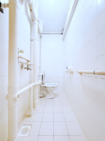 88 Commonwealth Close, 88 Commonwealth Close, 2 Bedrooms, 624 sqft, HDB Flat For Sale, by Don Cheng, 500143906 - Bathroom - PropertyGuru.com.sg