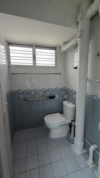 318 Clementi Avenue 4, 318 Clementi Avenue 4, 3 Bedrooms, 980 sqft, HDB Flat For Rent, by Anson Goh 吴铭华, 500143921 - Bathroom - PropertyGuru.com.sg