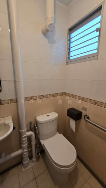 318 Clementi Avenue 4, 318 Clementi Avenue 4, 3 Bedrooms, 980 sqft, HDB Flat For Rent, by Anson Goh 吴铭华, 500143921 - Bathroom - PropertyGuru.com.sg