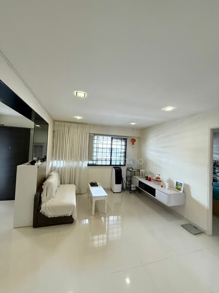 551 Pasir Ris Street 51, 551 Pasir Ris Street 51, 3 Bedrooms, 1,323 sqft, HDB Flat For Sale, by Lucas Gooi, 500143932 - Living Room - PropertyGuru.com.sg