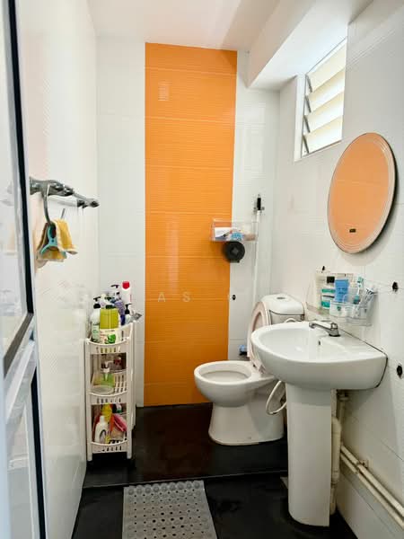 551 Pasir Ris Street 51, 551 Pasir Ris Street 51, 3 Bedrooms, 1,323 sqft, HDB Flat For Sale, by Lucas Gooi, 500143932 - Bathroom - PropertyGuru.com.sg