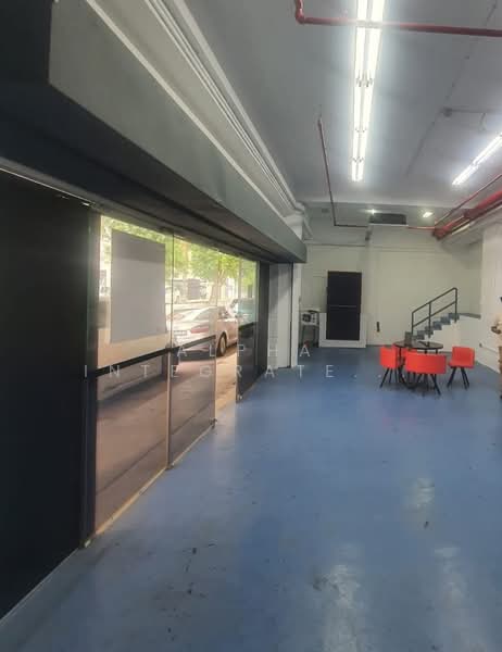 World Publication Building, 39 Ubi Road 1,Singapore, 1,001 sqft, Light Industrial (B1) For Rent, by Owner Listing (Alpha Integrated RIET), 500143935 - Entrance - CommercialGuru.com.sg