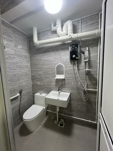 877 Woodlands Avenue 9, 877 Woodlands Avenue 9, 4 Bedrooms, 1,302 sqft, HDB Flat For Rent, by Marcus Tay, 500143955 - Bathroom - PropertyGuru.com.sg