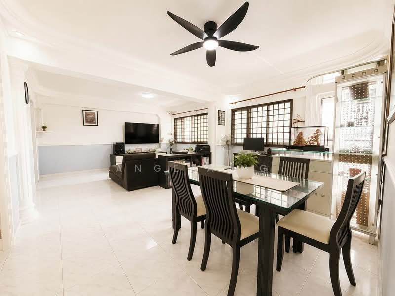 716 Jurong West Street 71, 716 Jurong West Street 71, 3 Bedrooms, 1,119 sqft, HDB Flat For Sale, by Angela Ng, 500143959 - Living Room - PropertyGuru.com.sg