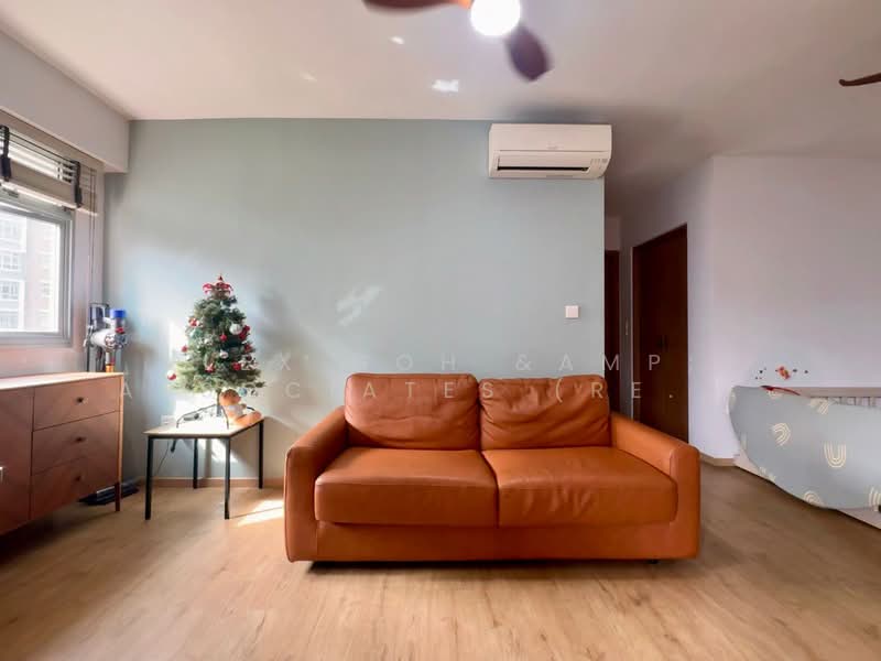 435C Bukit Batok West Avenue 5, 435C Bukit Batok West Avenue 5, 3 Bedrooms, 1,001 sqft, HDB Flat For Sale, by TAY BOON CHYE, JIM, 500143960 - Living Room - PropertyGuru.com.sg