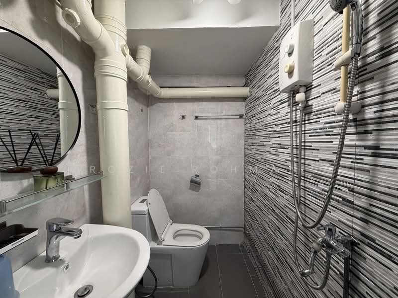 14 Kampong Arang Road, 14 Kampong Arang Road, 3 Bedrooms, 1,108 sqft, HDB Flat For Rent, by Rozie Rohman, 500143961 - Common Bathroom - PropertyGuru.com.sg