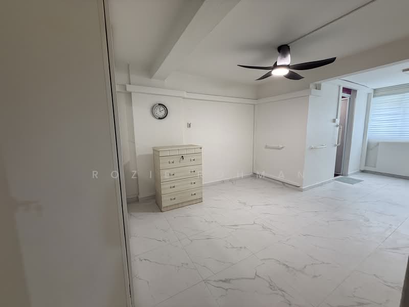 14 Kampong Arang Road, 14 Kampong Arang Road, 3 Bedrooms, 1,108 sqft, HDB Flat For Rent, by Rozie Rohman, 500143961 - Master bedroom - PropertyGuru.com.sg