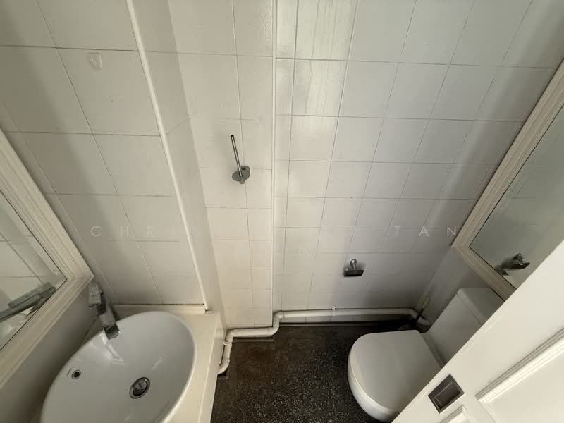 Tanjong Pagar Conservation Area, 72 Tras Street, Chinatown / Tanjong Pagar, 2,000 sqft, Office For Rent, by Christopher Tan, 500143978 - Bathroom - CommercialGuru.com.sg