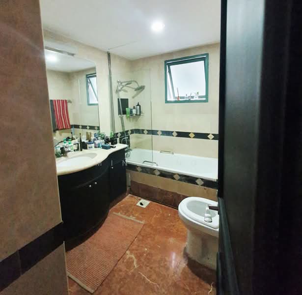 The Quayside, 60 Robertson Quay, 2 Bedrooms, 1,350 sqft, Apartment For Rent, by Mindy Ng, 500143979 - Bathroom - PropertyGuru.com.sg