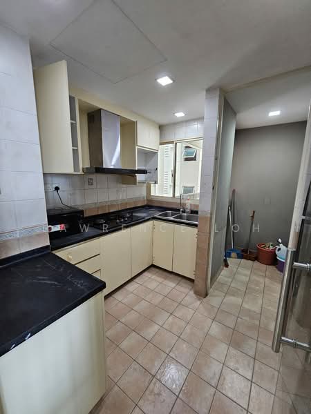 Yishun Emerald, 32 Canberra Drive, 3 Bedrooms, 1,206 sqft, Condominium For Rent, by Lawrence Loh, 500144004 - Kitchen - PropertyGuru.com.sg
