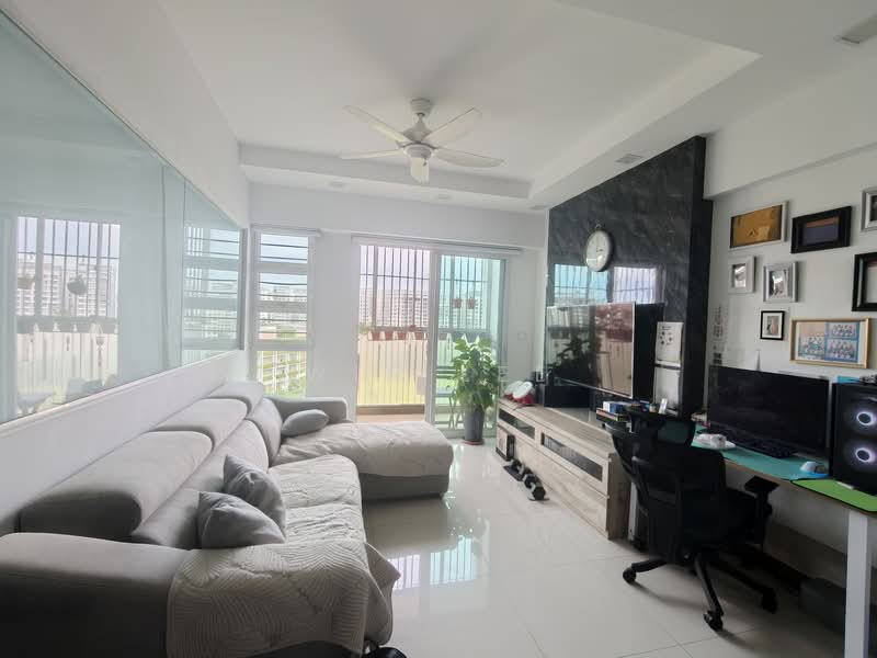 668B Edgefield Plains, 668B Edgefield Plains, 3 Bedrooms, 1,216 sqft, HDB Flat For Sale, by Win Lee, 500144023 - Living Room - PropertyGuru.com.sg
