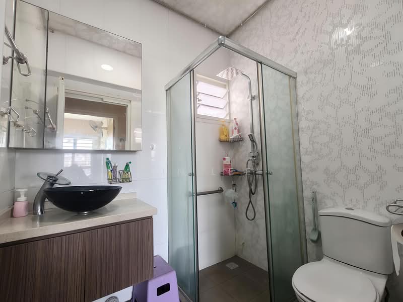 668B Edgefield Plains, 668B Edgefield Plains, 3 Bedrooms, 1,216 sqft, HDB Flat For Sale, by Win Lee, 500144023 - Bathroom - PropertyGuru.com.sg