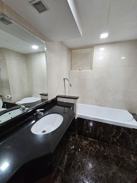 Yishun Emerald, 32 Canberra Drive, 3 Bedrooms, 1,206 sqft, Condominium For Rent, by Hong Jie Tan, 500144039 - Bathroom - PropertyGuru.com.sg