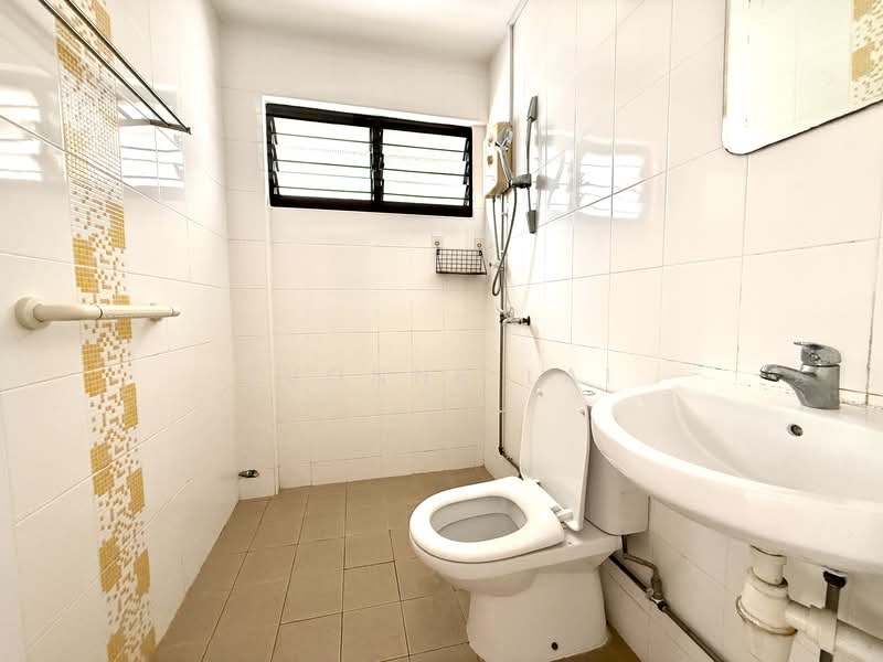795 Yishun Ring Road, 795 Yishun Ring Road, 3 Bedrooms, 1,291 sqft, HDB Flat For Sale, by Yvonne Lai, 500144047 - Bathroom - PropertyGuru.com.sg
