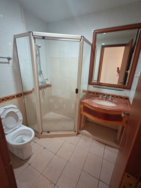 Seasons Park, 499 Yio Chu Kang Road, 2 Bedrooms, 1,066 sqft, Condominium For Sale, by Cheng Chooi Deep, 500144051 - Bathroom - PropertyGuru.com.sg