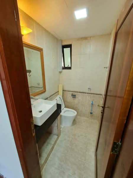 Eastpoint Green, 1 Simei Street 3, 3 Bedrooms, 1,141 sqft, Condominium For Sale, by Ken Tan, 500144060 - Bathroom - PropertyGuru.com.sg