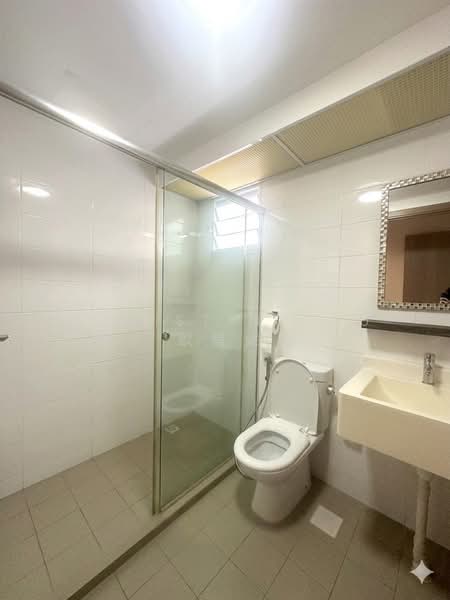 451B Bukit Batok West Avenue 6, 451B Bukit Batok West Avenue 6, 3 Bedrooms, 1,238 sqft, HDB Flat For Sale, by Christina Au 欧慧妮, 500144075 - Bathroom - PropertyGuru.com.sg
