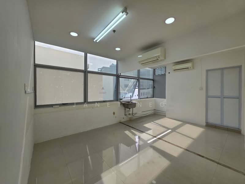 Wcega Tower, 21 Bukit Batok Crescent, 969 sqft, Light Industrial (B1) For Sale, by Janet Neo, 500144081 - Interior - CommercialGuru.com.sg