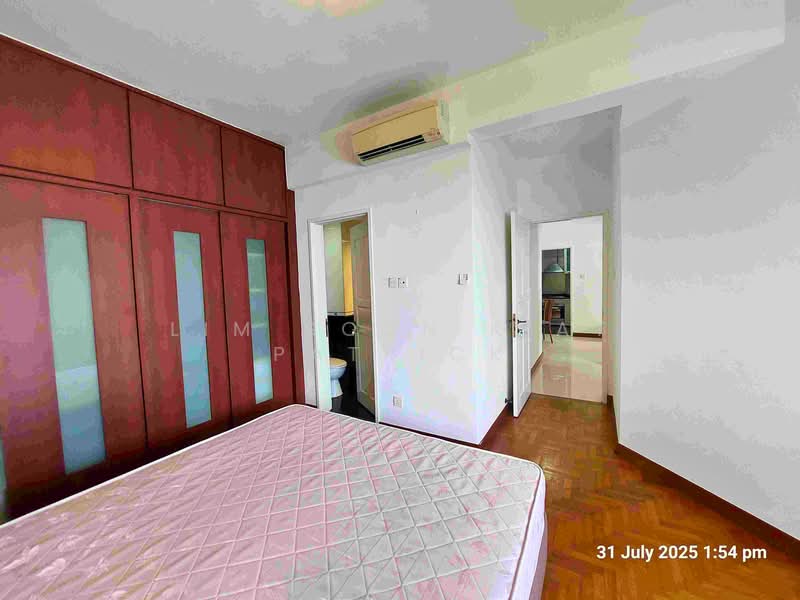 Mandarin Gardens, 7 Siglap Road, 2 Bedrooms, 1,001 sqft, Condominium For Sale, by Lim Soon Kiat Patrick, 500144085 - Bedroom - PropertyGuru.com.sg