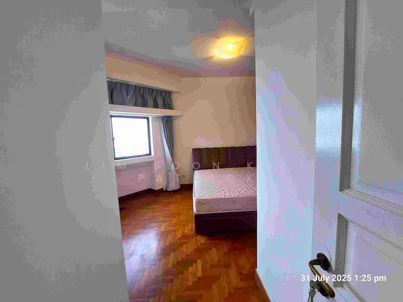Mandarin Gardens, 7 Siglap Road, 2 Bedrooms, 1,001 sqft, Condominium For Sale, by Lim Soon Kiat Patrick, 500144085 - Bedroom - PropertyGuru.com.sg