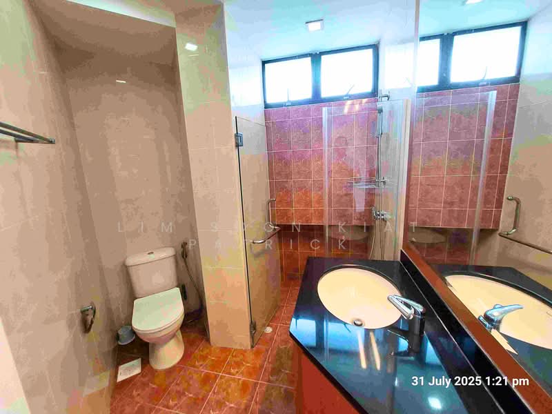 Mandarin Gardens, 7 Siglap Road, 2 Bedrooms, 1,001 sqft, Condominium For Sale, by Lim Soon Kiat Patrick, 500144085 - Bathroom - PropertyGuru.com.sg
