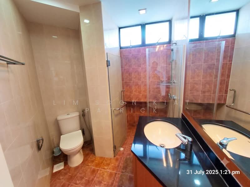 Mandarin Gardens, 7 Siglap Road, 2 Bedrooms, 1,001 sqft, Condominium For Sale, by Lim Soon Kiat Patrick, 500144085 - Bathroom - PropertyGuru.com.sg