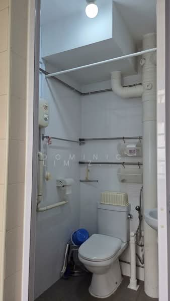107 Towner Road, 107 Towner Road, 3 Bedrooms, 1,130 sqft, HDB Flat For Sale, by Dominic Lim Zhong, 500144087 - Bathroom - PropertyGuru.com.sg