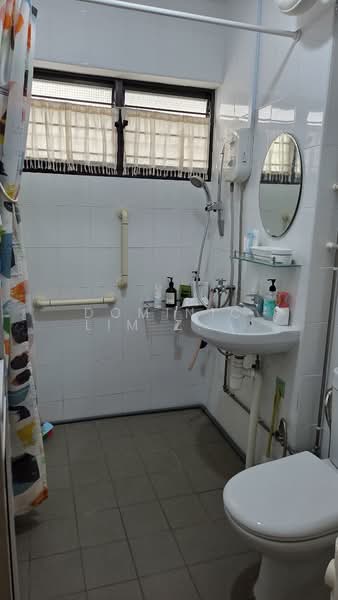 107 Towner Road, 107 Towner Road, 3 Bedrooms, 1,130 sqft, HDB Flat For Sale, by Dominic Lim Zhong, 500144087 - Bathroom - PropertyGuru.com.sg