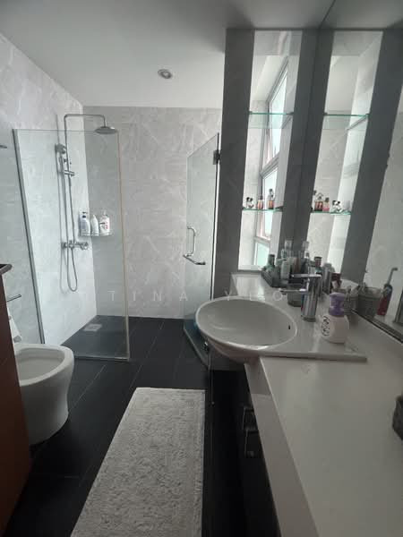 The Raintree, 95 Bukit Drive, 3 Bedrooms, 1,270 sqft, Condominium For Rent, by Tina Yeo, 500144103 - Master Bathroom - PropertyGuru.com.sg