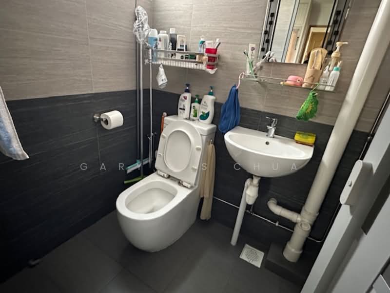 339 Clementi Avenue 5, 339 Clementi Avenue 5, 2 Bedrooms, 721 sqft, HDB Flat For Sale, by Gary H S Chua, 500144112 - Bathroom - PropertyGuru.com.sg